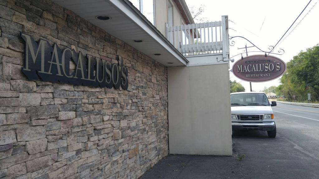 Macaluso'S At The Lantern Lodge ジム・ソープ エクステリア 写真
